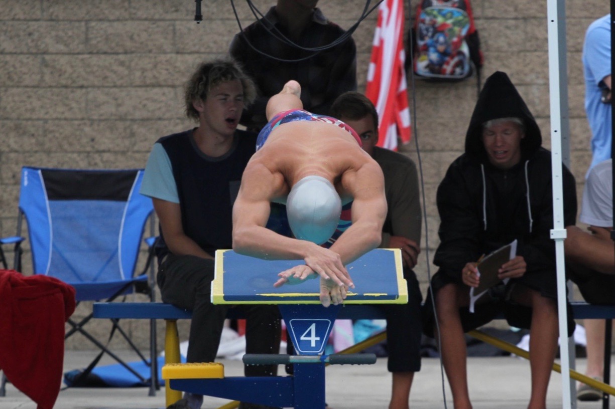 Diving into the 500 yard freestyle
